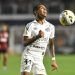 Felipe Jonatan ou Lucas Pires? Laterais disputam vaga no Santos às vésperas do clássico