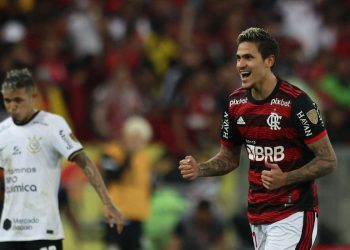 Flamengo volta a derrotar Corinthians e avança na Libertadores
