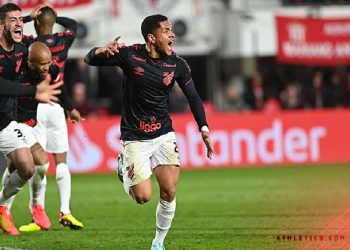 Athletico-PR bate Estudiantes e disputa semifinal da Libertadores com o Palmeiras