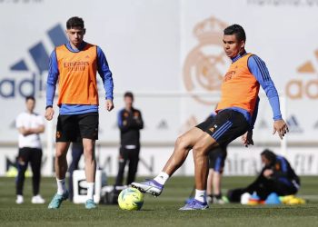Valverde se prepara para assumir posto de Casemiro no Real Madrid