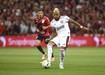 Vidal tem mais de 90% de aproveitamento em passes e pontos pelo Flamengo