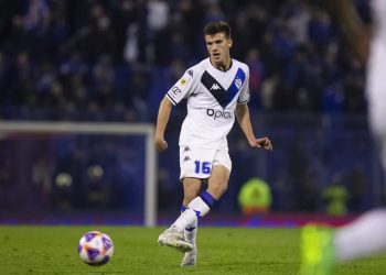Meia destaque do Vélez se lesiona e não deve enfrentar o Flamengo na Libertadores