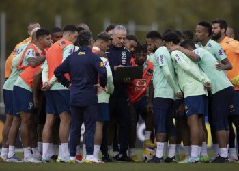 Tite finaliza observação para a Copa com dois sistemas definidos