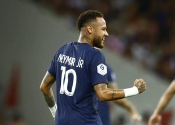 Neymar marca pelo 10º jogo seguido e atinge recorde na carreira