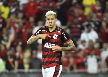 Flamengo derrota São Paulo no Maracanã e chega à final