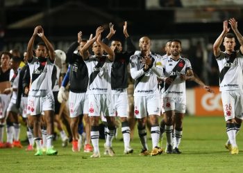 Vasco supera início terrível com coragem no segundo tempo para vencer o Operário