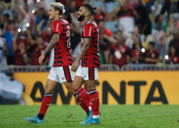 Entre força e reverências, Pedro e Gabigol somam 200 gols pelo Flamengo