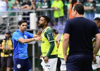 Palmeiras fica a quatro vitórias de título brasileiro