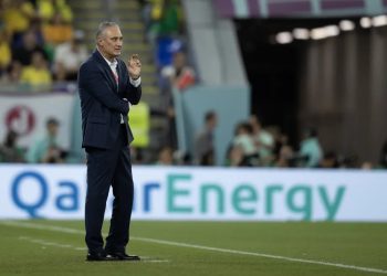 Tite vai rodar elenco contra camarões