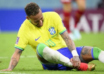 Neymar e Danilo não jogam mais pela Seleção na 1ª fase da Copa do Mundo
