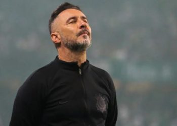 Flamengo anuncia acordo com treinador Vitor Pereira