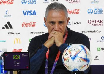 Tite avisa que tendência é Alex Sandro continuar fora contra a Croácia