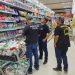 Comida estraga e vencida é apreendida em supermercados da Grande Vitória