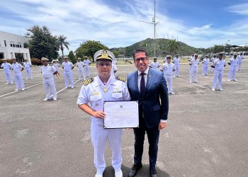 Assembleia homenageia comandante da Marinha