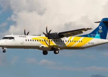 Avião com mais de 62 pessoas a bordo cai no interior de São Paulo