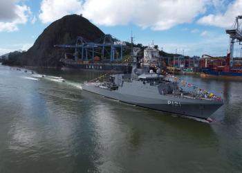 Navio de guerra da Marinha abre visitação em Vitória com ingressos gratuitos