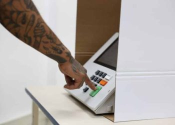 Eleitores que não votaram devem justificar ausência até 7 de janeiro
