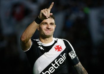 Vasco elimina o Botafogo e pega o Flamengo nas semifinais do Carioca