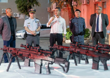 Ricardo Ferraço entrega à Polícia Militar novos fuzis e viaturas para o combate à criminalidade