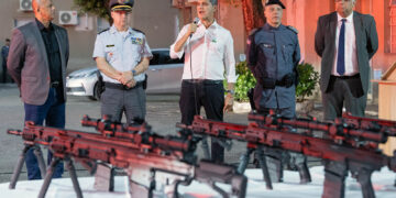 Ricardo Ferraço entrega à Polícia Militar novos fuzis e viaturas para o combate à criminalidade