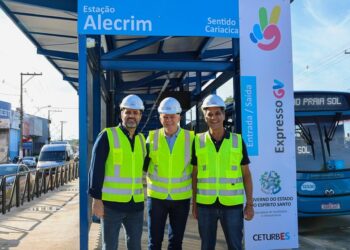 Casagrande e Ferraço visitam plataforma modelo do BRT na Avenida Carlos Lindenberg