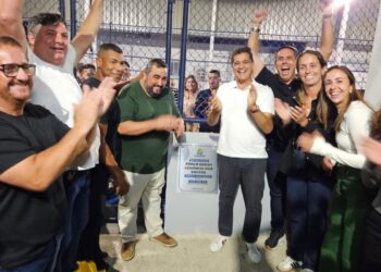 Governador entrega revitalização de praça e autoriza recapeamento de ruas e avenidas em Guarapari
