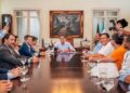 Governo amplia isenção de ICMS para veículos elétricos e híbridos e beneficia taxistas e motoristas de aplicativo
