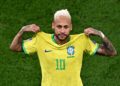 Neymar fará exame para voltar a campo semana que vem, diz Ancelotti