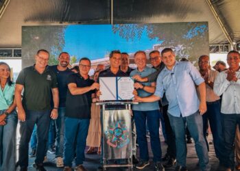 Governador entrega obras, inaugura delegacia e autoriza novos investimentos em Fundão