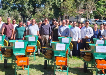 Seag entrega 19 ensacadoras de silagem e promove capacitação para produtores em Cachoeiro de Itapemirim